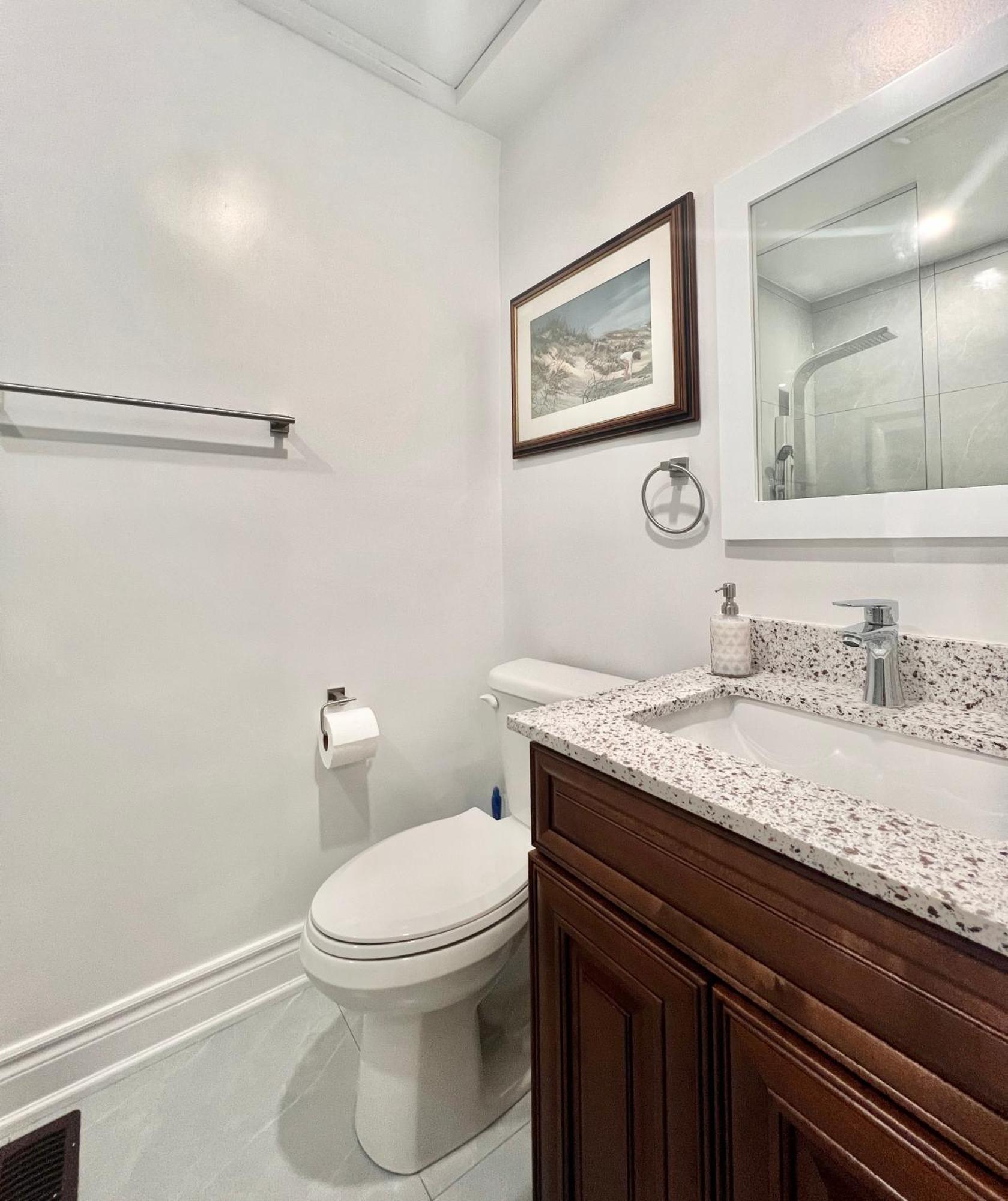 Upgraded Rooms With Bath 7-Min To Subway Near Downsview Rogers Stadium تورونتو المظهر الخارجي الصورة