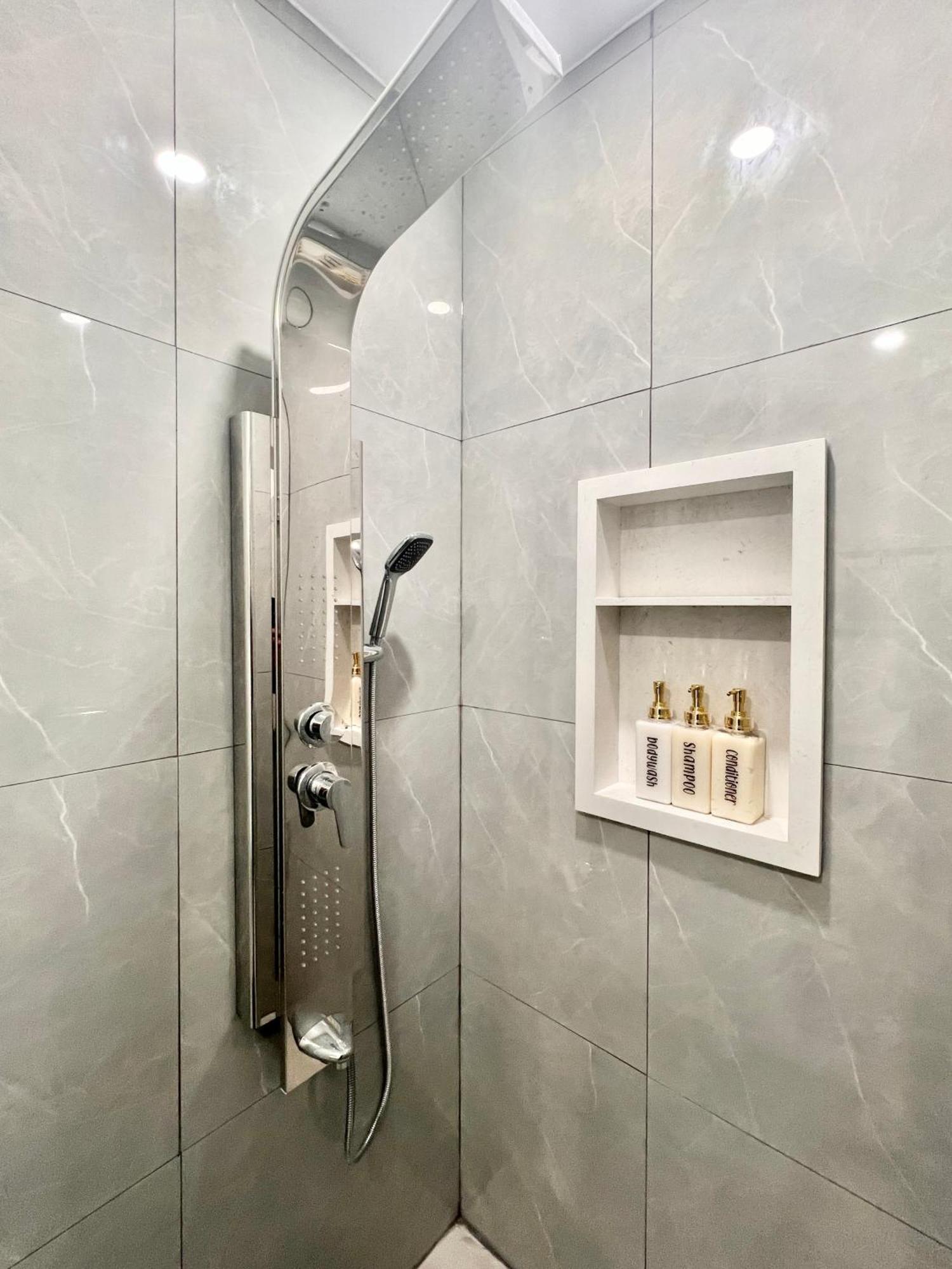 Upgraded Rooms With Bath 7-Min To Subway Near Downsview Rogers Stadium تورونتو المظهر الخارجي الصورة