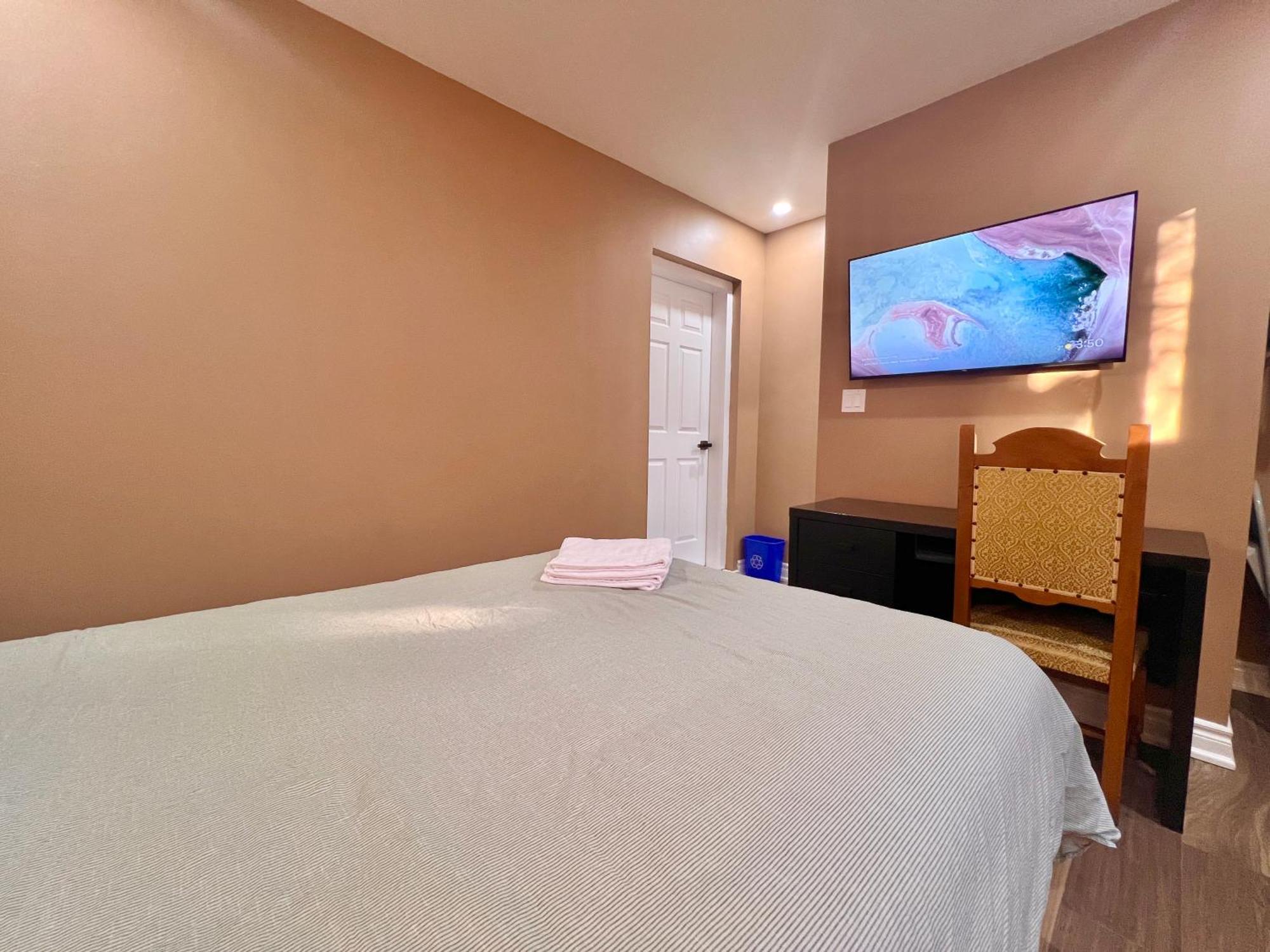 Upgraded Rooms With Bath 7-Min To Subway Near Downsview Rogers Stadium تورونتو المظهر الخارجي الصورة
