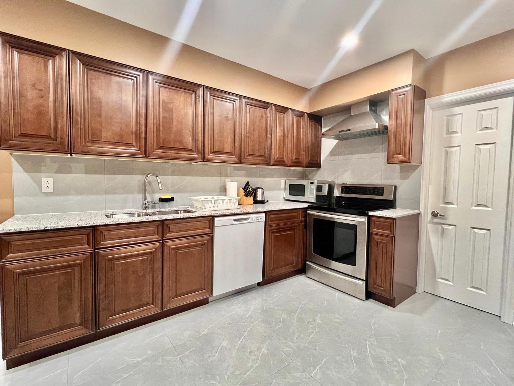 Upgraded Rooms With Bath 7-Min To Subway Near Downsview Rogers Stadium تورونتو المظهر الخارجي الصورة